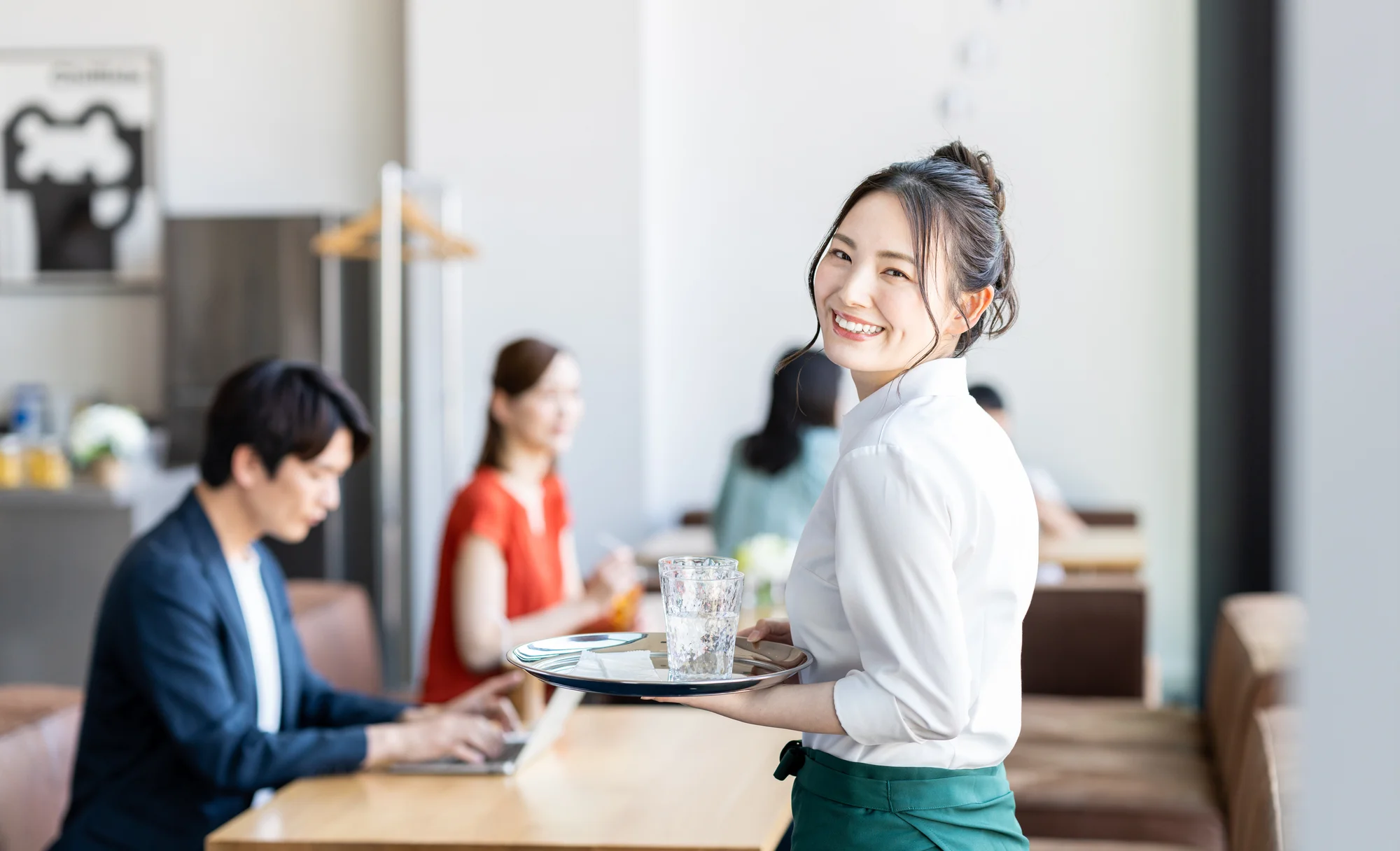 【例文17選】ガクチカで飲食店のアルバイトは強い？評価される書き方と例文を徹底解説！！